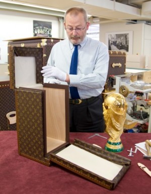 LV.FIFAWC2010.trophytravelcase.3